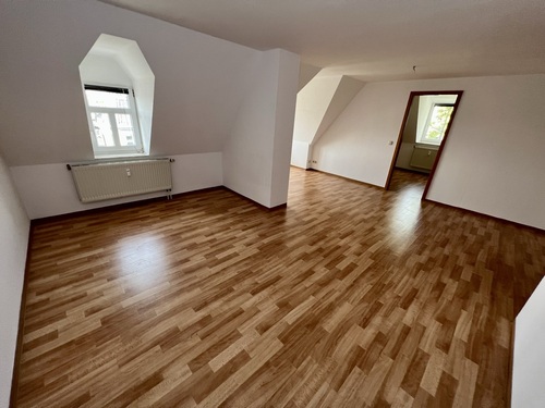 Wohnzimmer - Dachgeschoßwohnung mit 73,00 m&sup2; in Gera zum Kaufen