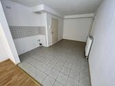Eingang & Küche - 1 Zimmer Etagenwohnung in Gera