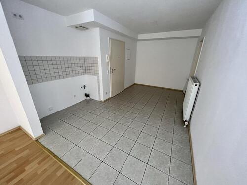 Eingang & Küche - 1 Zimmer Etagenwohnung in Gera