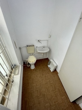 WC - 