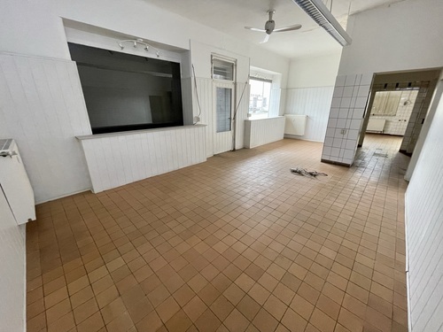 Verkaufsfläche vorne (1) - Schnäppchen! Großes Ladenlokal als Einzelhandel, Praxis oder Büro in Gera-Debschwitz zu vermieten !