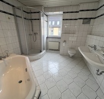 Einbauküche & Tiefgarage in Gera Untermhaus! Schicke 3 Zimmer Wohnung mit Balkon!