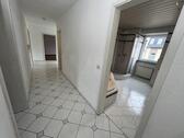 Flur Eingang Bad - 3 Zimmer Etagenwohnung in Gera