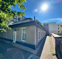 Außergewöhnlich wohnen! Großzügige 4-Raum-Wohnung mit Wohnküche, Komfortbad und Stellplatz in Gera.