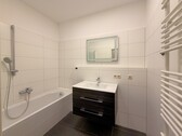 Bad - 4 Zimmer Dachgeschoßwohnung zur Miete in Gera