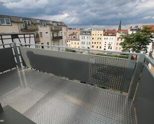 WOW! Hochwertige 4 Raum-Wohnung mit modernem Bad und großem Balkon! Die Wohnung zum Wohlfühlen. - Gera