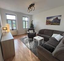 Neuwertige Einbauküche und kurze Wege ins Zentrum! Helle möblierte 2 Raum Wohnung - Gera