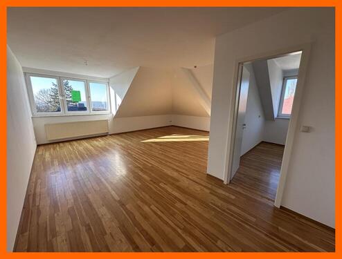 Wohnzimmer - Sehr helle 2 Raum-Whg. mit Ausblick über die Stadt und Garage und *Bungalow auf dem Grundstück