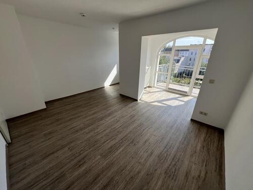 Wohnen - Wintergarten und Balkon! Schöne 3-Raum Wohnung in Gera Debschwitz