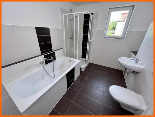 Bad - Modernes Bad und Balkon - 4 Raum Wohnung mit Wanne und Dusche zu vermieten!