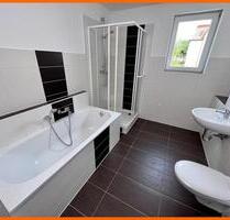 Modernes Bad und Balkon - 4 Raum Wohnung mit Wanne und Dusche zu vermieten! - Gera