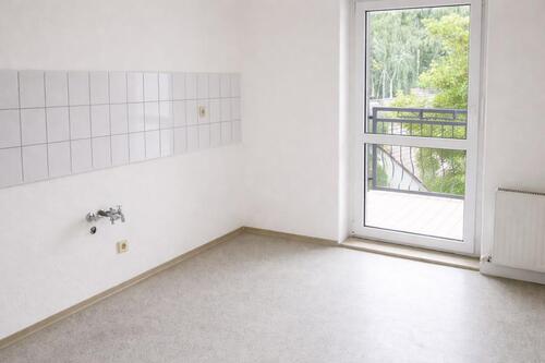 Küchen mit Balkonblick - 2 Zimmer Etagenwohnung in Gera