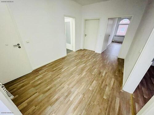 Flur Eingang - 4 Zimmer Etagenwohnung in Gera