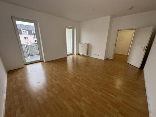 Wohnzimmer - 3 Zimmer Etagenwohnung zur Miete in Gera