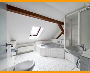 Schöne 3 Raum-Dachgeschoss Whg. mit Eckbadewanne - Gera