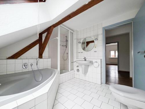 Bad - 3 Zimmer Dachgeschoßwohnung zur Miete in Gera