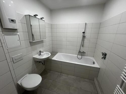 Bad - 4 Zimmer Etagenwohnung in Gera