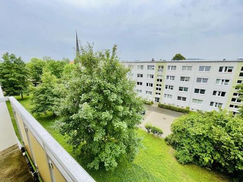 Balkon Ausblick - Etagenwohnung mit 69,50 m&sup2; in Gera zur Miete