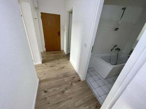 Flur - 4 Zimmer Etagenwohnung zur Miete in Gera