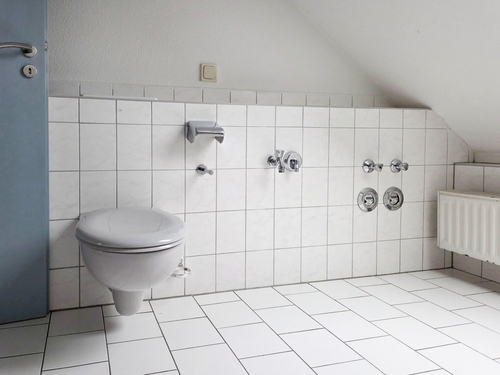 Bad (5) - 3 Zimmer Dachgeschoßwohnung in Gera
