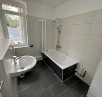 moderne 4 Raum Wohnung mit Balkon, Bad mit Wanne in Gera-Pforten!