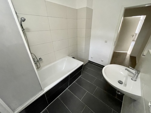 Bad - 4 Zimmer Etagenwohnung zur Miete in Gera