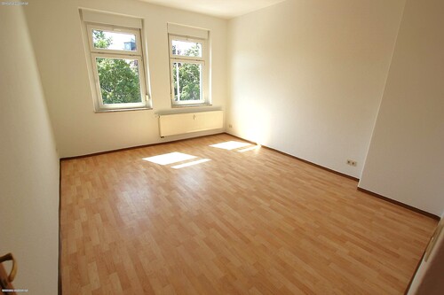 Wohnzimmer (1) - Wanne, Dusche und Balkon! Geräumige 2 Raum Wohnung im Zentrum!