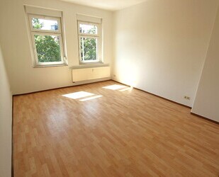 Wanne, Dusche und Balkon! Geräumige 2 Raum Wohnung im Zentrum! - Gera