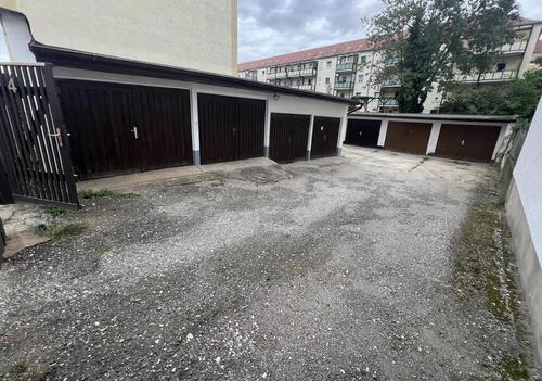 Ansicht - Jetzt Stellplatz sichern – Garage sofort verfügbar! Licht vorhanden!