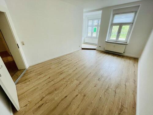 Wohnen - Schicke 3 R-Whg. mit Balkon, Dusche & neuer EBK - am Hofwiesenpark.