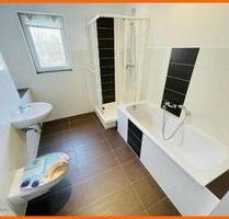 3 Raum Wohnung mit Balkon, modernen Bad mit Wanne & Dusche. - Gera