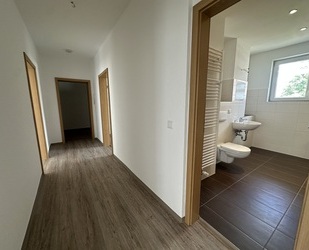 3 Raum Wohnung mit Balkon, modernen Bad mit Wanne & Dusche. - Gera