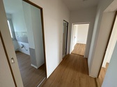 Flur - Neuer Fußboden und Balkon! 4 Zimmer Wohnung in Gera Langenberg