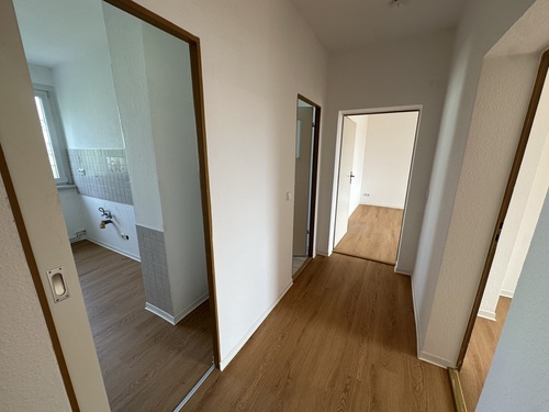 Flur - Neuer Fußboden und Balkon! 4 Zimmer Wohnung in Gera Langenberg
