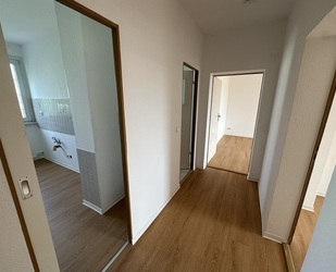 Neuer Fußboden und Balkon! 4 Zimmer Wohnung in Gera Langenberg