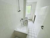 Bad - 4 Zimmer Etagenwohnung in Gera