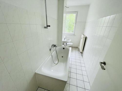 Bad - 4 Zimmer Etagenwohnung in Gera
