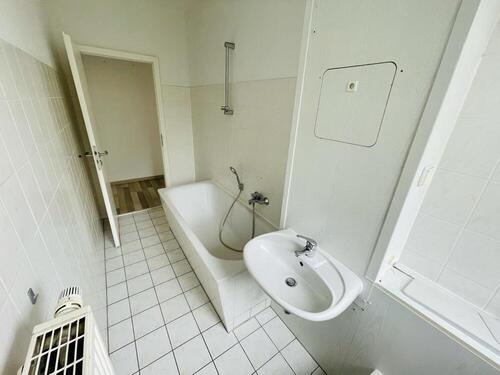 Bad - Etagenwohnung mit 69,50 m&sup2; in Gera zur Miete