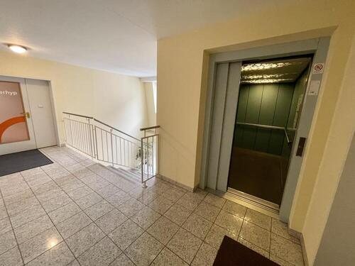 Treppenhaus Aufzug - 