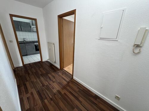 Flur Eingang - Dachgeschoßwohnung mit 99,00 m&sup2; in Weida zur Miete