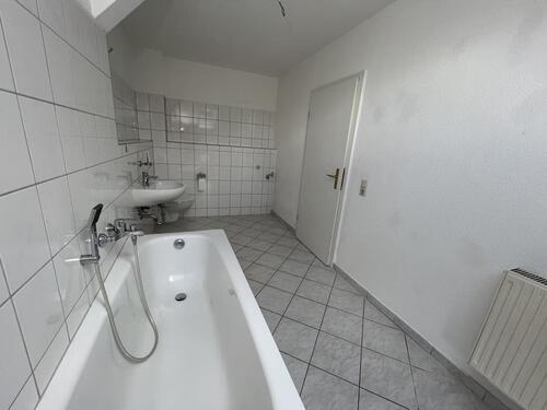Bad - 2 Zimmer Dachgeschoßwohnung in Weida