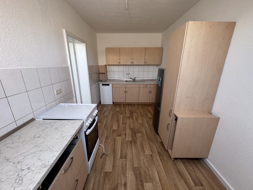 Küche - Mit Einbauküche! Preiswerte 2 DG-Zimmer Wohnung im Zentrum von Weida!
