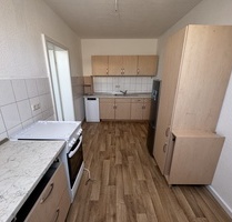 Mit Einbauküche! Preiswerte 2 DG-Zimmer Wohnung im Zentrum von Weida!