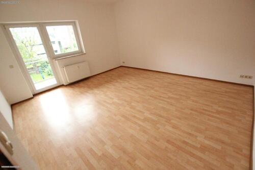 Wohnzimmer - 3 Zimmer Etagenwohnung zur Miete in Gera