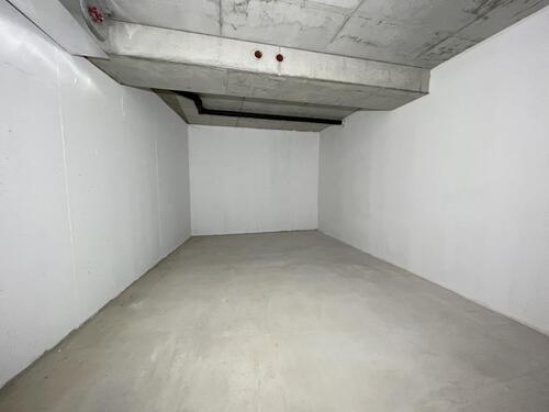 Blick in Laden - Laden, Geschäft, Verkaufsfläche in Gera zur Miete