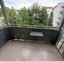 Wanne, Dusche und Balkon! Geräumige 2 Raum Wohnung im Zentrum! - Gera