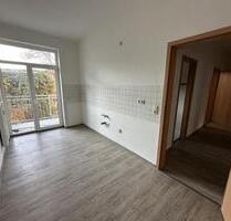 Familien willkommen! 4 R.-Wohnung mit West-Balkon, Wanne, Dusche und Hausgarten in Gera-Debschwitz!