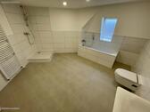 Bad - 4 Zimmer Dachgeschoßwohnung zur Miete in Gera