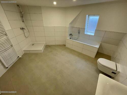 Bad - 4 Zimmer Dachgeschoßwohnung zur Miete in Gera