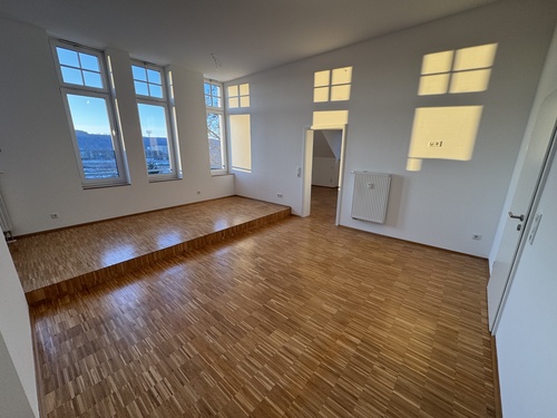 Wohnen - Exklusives Wohnen: 3-Raum Eigentumswohnung mit Balkon und Aufzug!